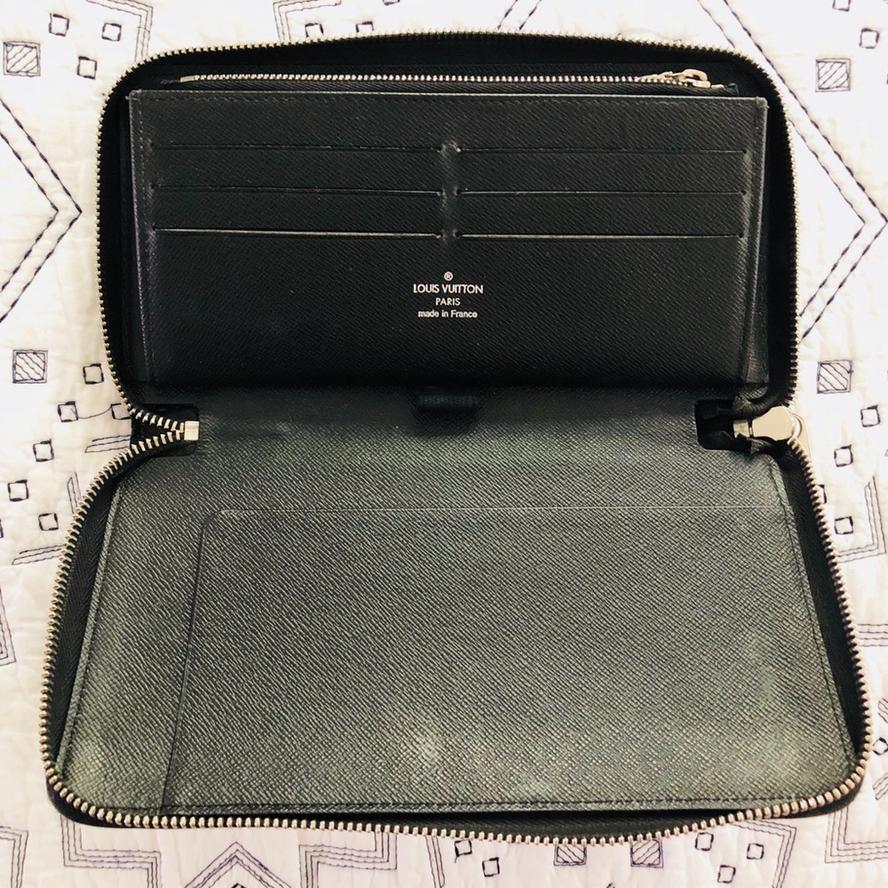 Louis Vuitton Zippy Organizer wallet in Epi Noir